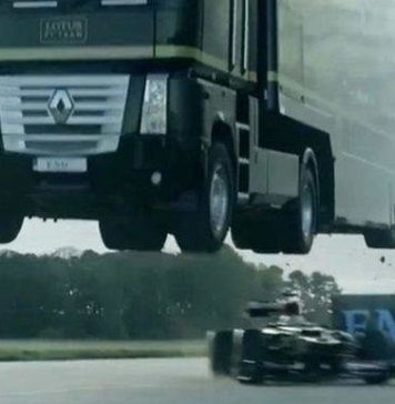 Самый длинный прыжок в длину на грузовике: Грузовик Renault Magnum